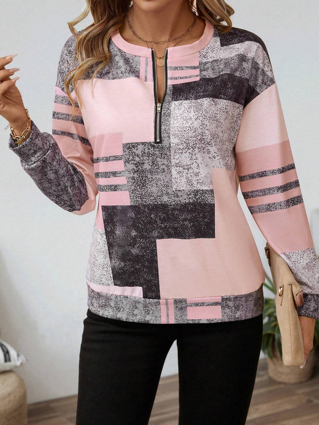 LOTTIE - DAINTY CHARM SWEATSHIRT