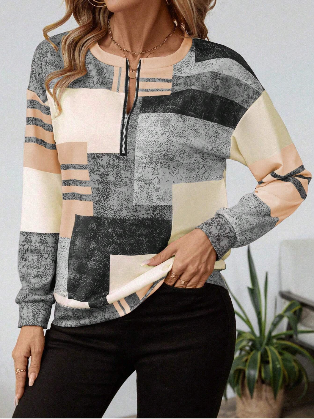 LOTTIE - DAINTY CHARM SWEATSHIRT
