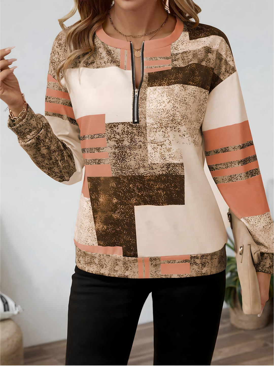 LOTTIE - DAINTY CHARM SWEATSHIRT