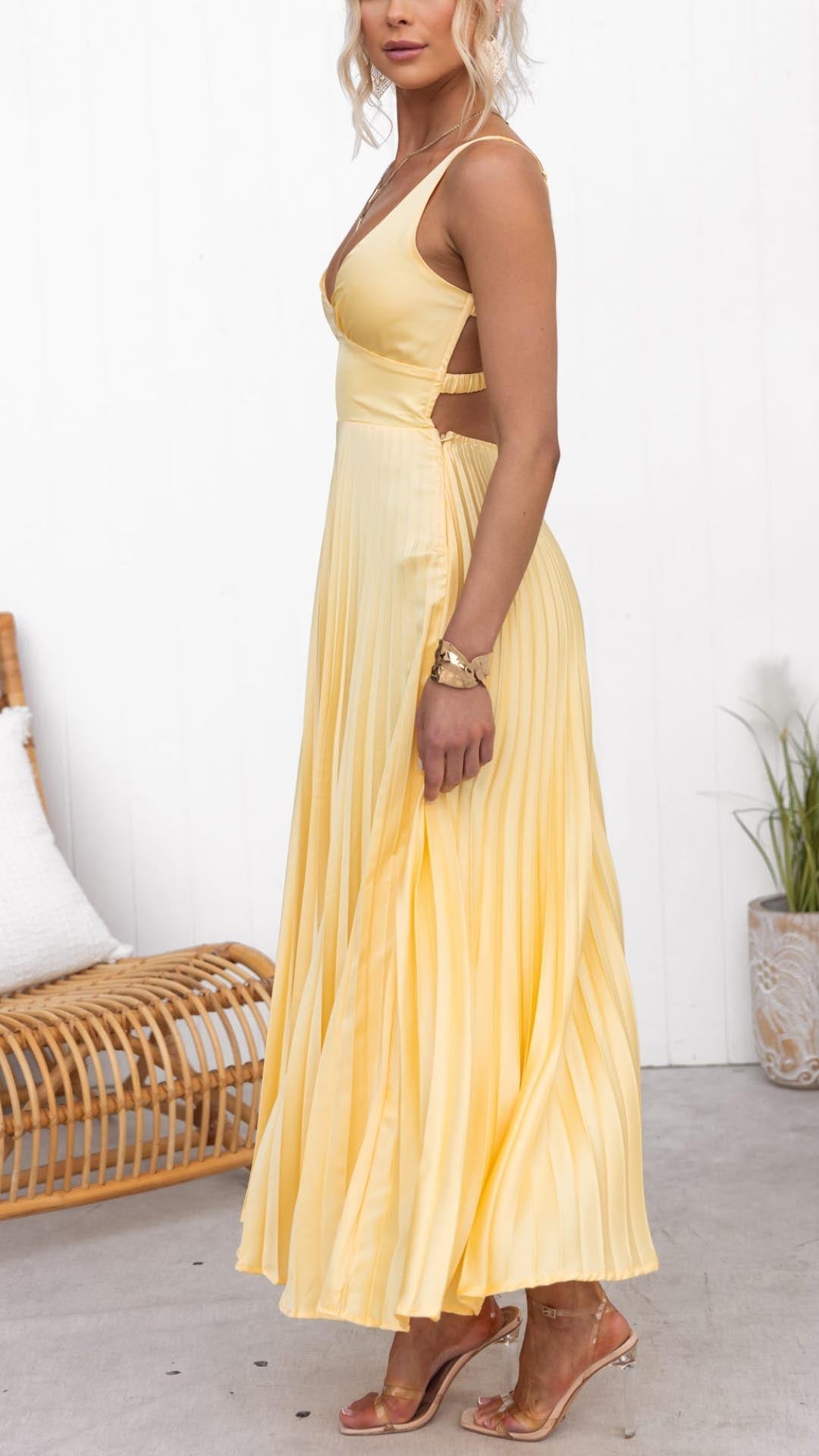 CHERRY - ELEGANT PLEATED MAXI DRESS
